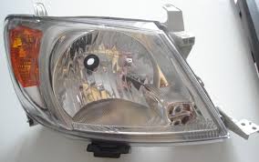 FAROL HILUX D4D 05/09 LD - Autovance