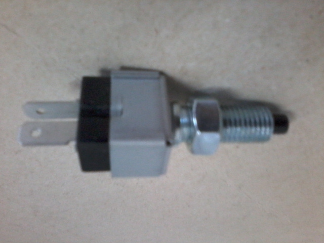 SENSOR LUZ FREIO L200 SPORT/HPE - Autovance