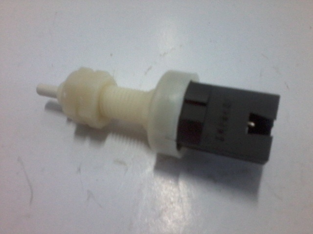 SENSOR LUZ FREIO IVECO 98/07 TDS (2 TERMINAIS) - Autovance